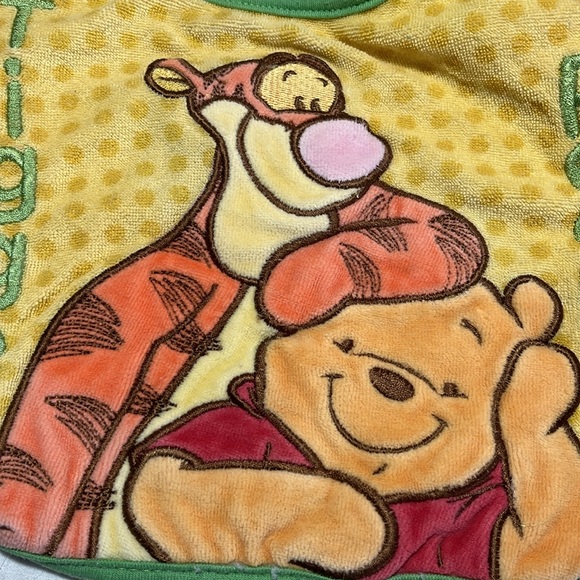 Tigger and Winnie the Pooh bib - Picture 2 of 3